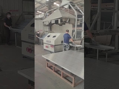 बाड़ का खंभा ड्रिल किया जा रहा है