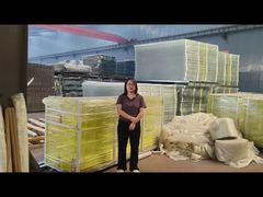 किनारे की सुरक्षा बाड़ के लिए कितने रंग उपलब्ध हैं?