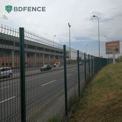 उच्च गुणवत्ता वाले जस्ती स्टील धातु पीवीसी लेपित 3डी वी झुकनेदार घुमावदार गार्डन वेल्डेड वायर मेश पैनल