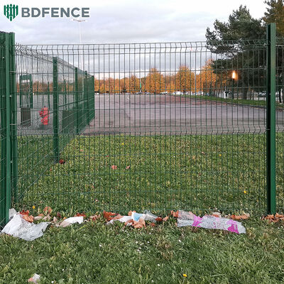 आसानी से इकट्ठे 3D घुमावदार धातु लोहे के पैनल परिधि सुरक्षा बाड़ V जाल वेल्डेड