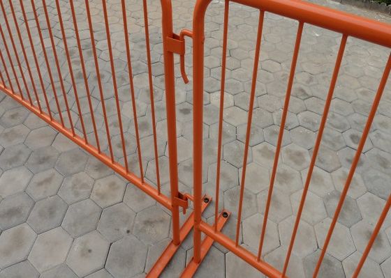 1.8mm मोटाई धातु स्टील पोर्टेबल सड़क सुरक्षा पैदल यात्री अस्थायी भीड़ नियंत्रण ट्रैफिक नियंत्रण के लिए बैरिकेड्स